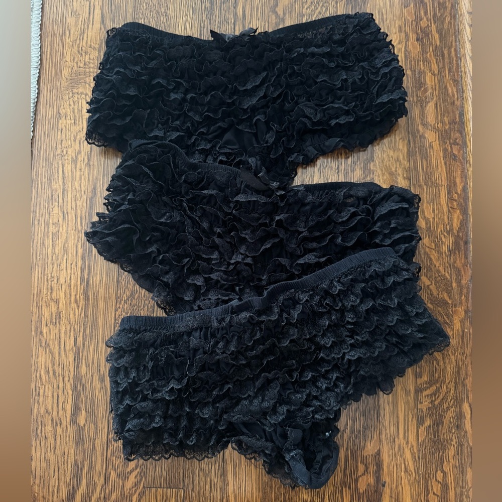 Lot of 3 lace ruffle panties - ONE SIZE - Leg Avenue - boy shorts